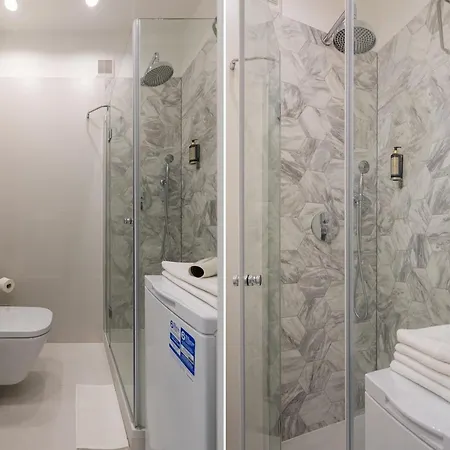 Elegancki Dla Czterech Osob Z Jedna Sypialnia W Warszawie By Renters 아파트 *