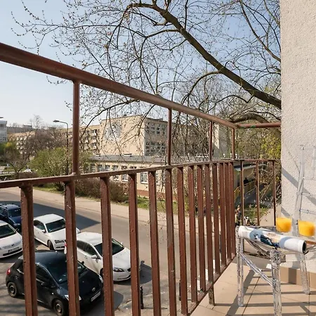Elegancki Dla Czterech Osob Z Jedna Sypialnia W Warszawie By Renters 아파트 *