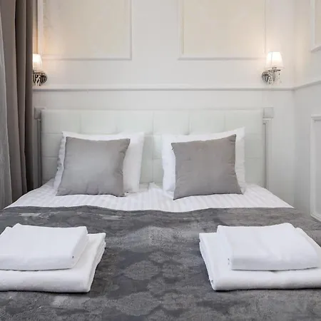 Elegancki Dla Czterech Osob Z Jedna Sypialnia W Warszawie By Renters *