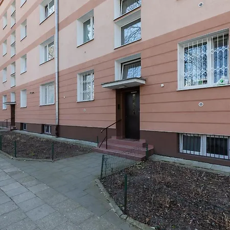 Elegancki Dla Czterech Osob Z Jedna Sypialnia W Warszawie By Renters *