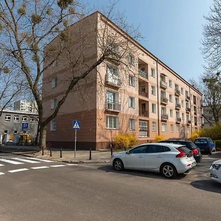 Elegancki Dla Czterech Osob Z Jedna Sypialnia W Warszawie By Renters